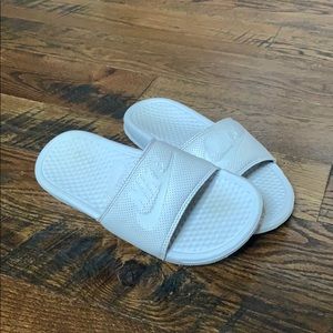 NIKE SLIDES SIZE 8
